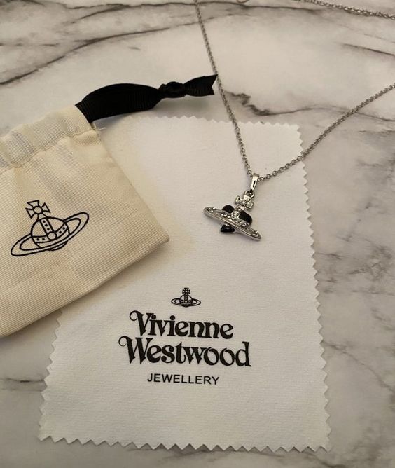 Vivienne Westwood ® GRZ Factory sur site grzfactory