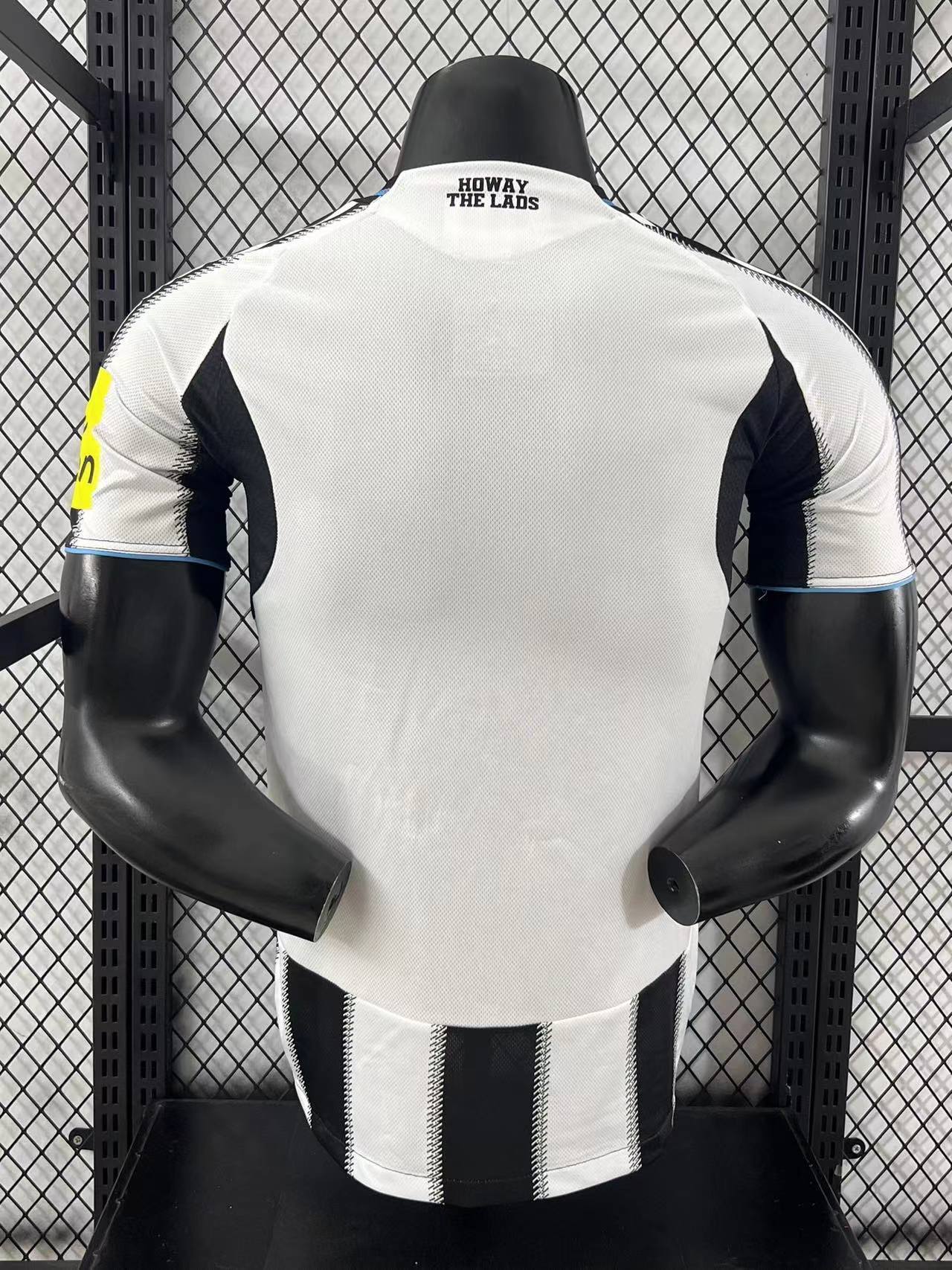 Maillot Domicile Newcastle 2025-2026