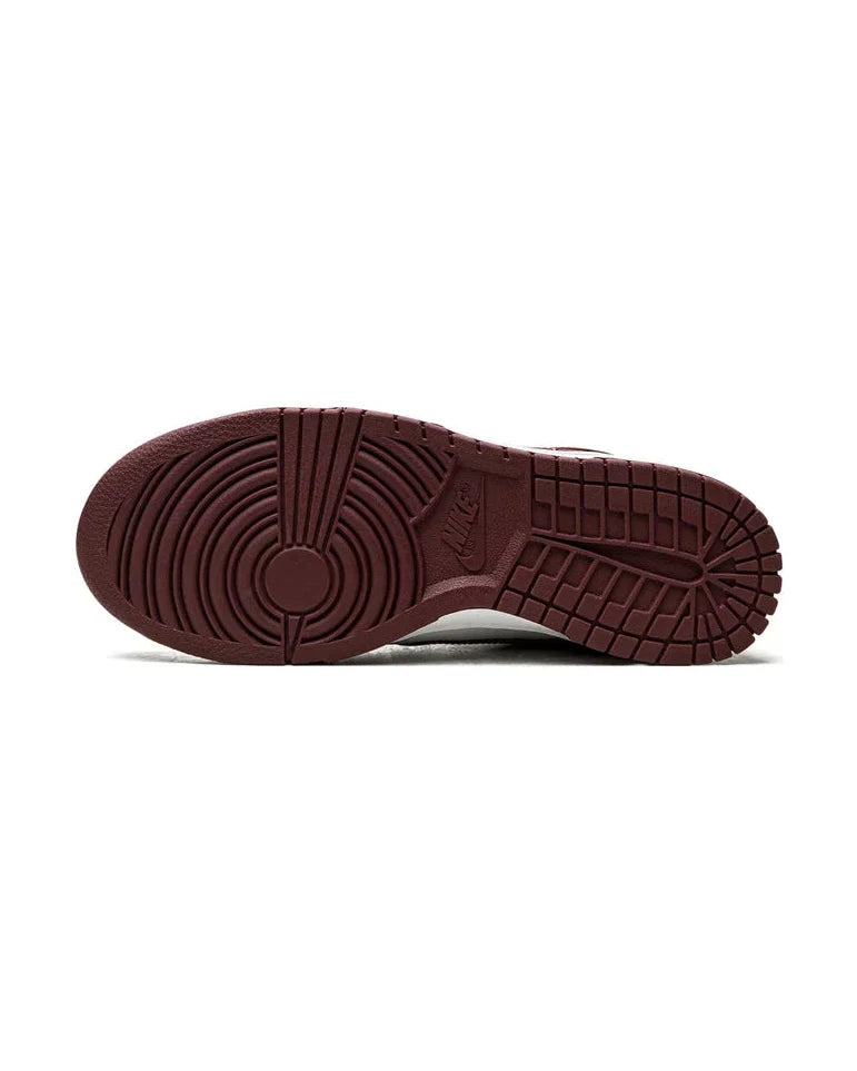 Nike® Dunk Low Bordeaux Plugmarket - plugmarket.fr Sneakers