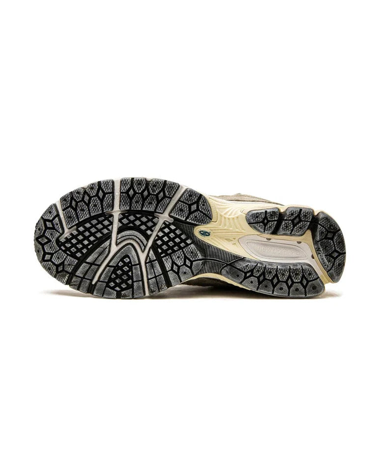 New Balance® 2002R Protection Pack Mirage Grey Plugmarket - plugmarket.fr Sneakers