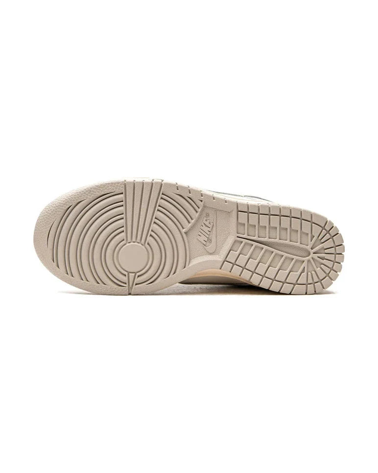 Nike® Dunk Low Light Bone Plugmarket - plugmarket.fr Sneakers